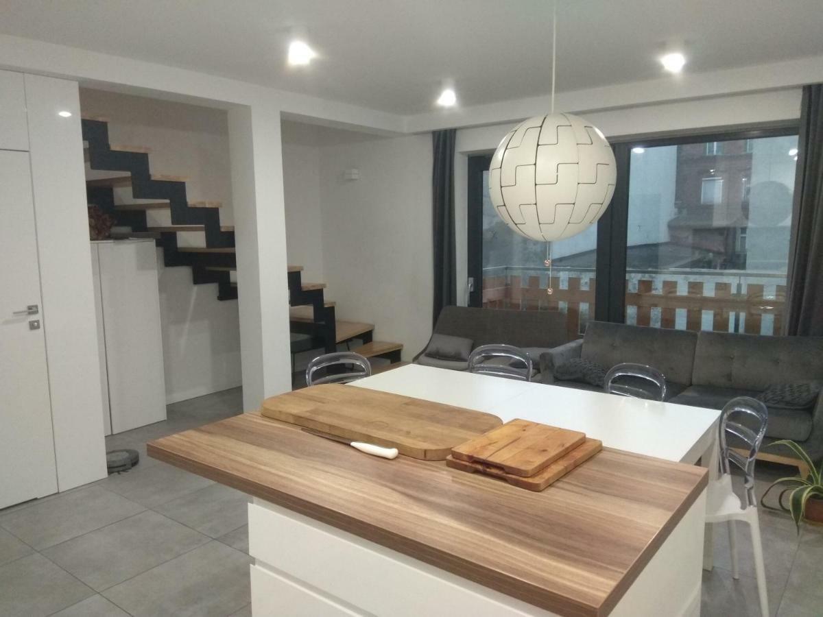 Luxury Apartment With Own Parking คอร์ซุฟ ภายนอก รูปภาพ