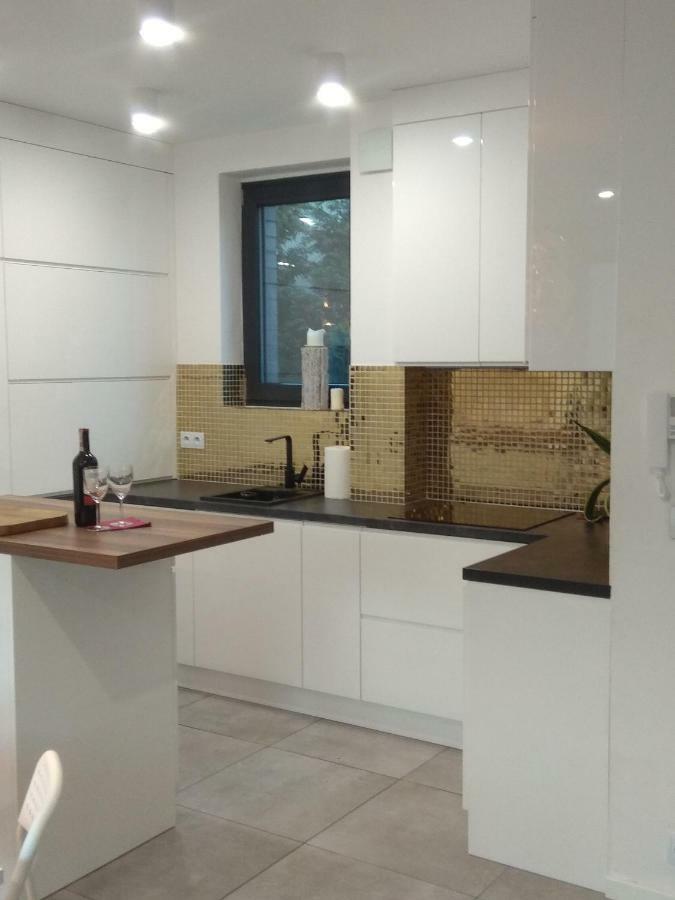 Luxury Apartment With Own Parking คอร์ซุฟ ภายนอก รูปภาพ