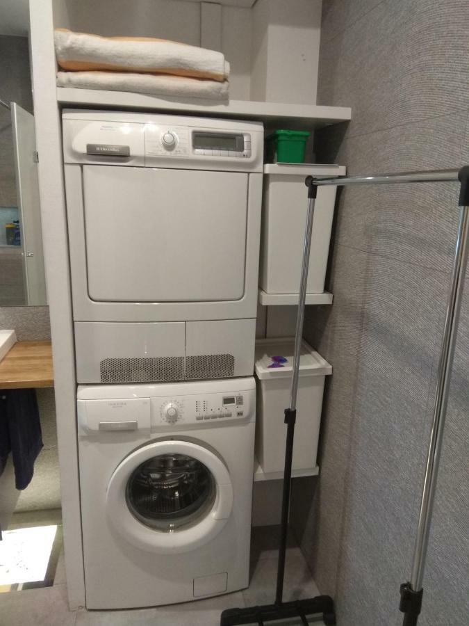 Luxury Apartment With Own Parking คอร์ซุฟ ภายนอก รูปภาพ