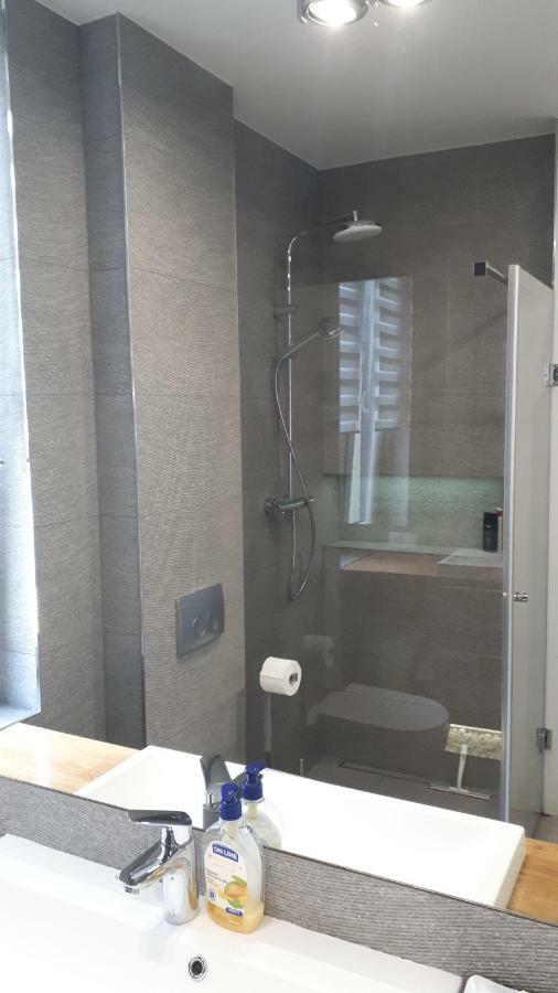 Luxury Apartment With Own Parking คอร์ซุฟ ภายนอก รูปภาพ