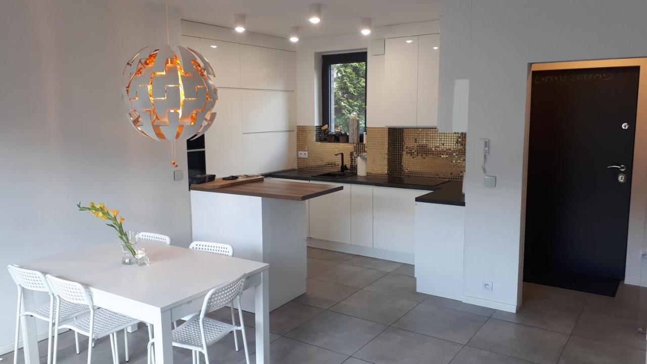 Luxury Apartment With Own Parking คอร์ซุฟ ภายนอก รูปภาพ