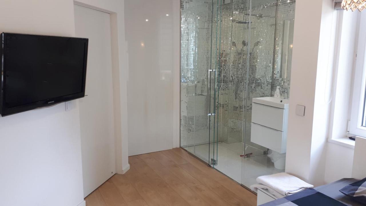 Luxury Apartment With Own Parking คอร์ซุฟ ภายนอก รูปภาพ